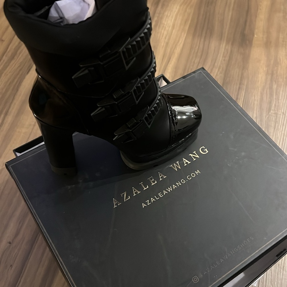 Black Heeled Boots with Chunky Platform and Buckle Straps - Picture 2 of 6